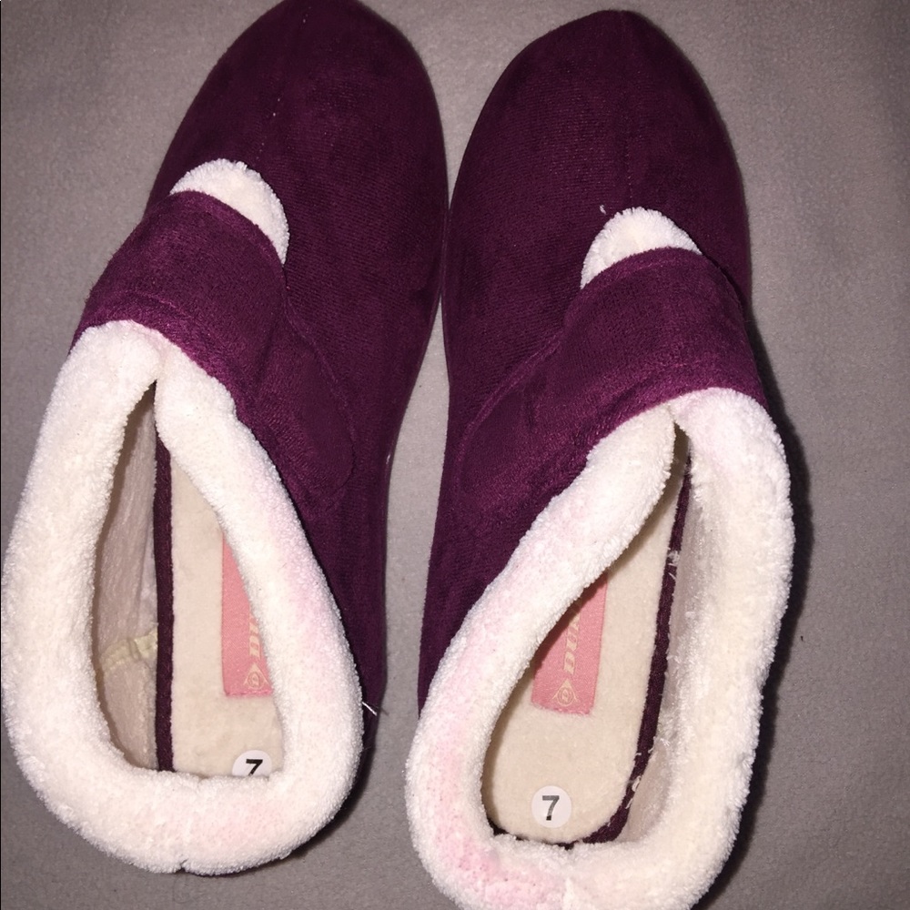 Slippers - Picture 3 of 5